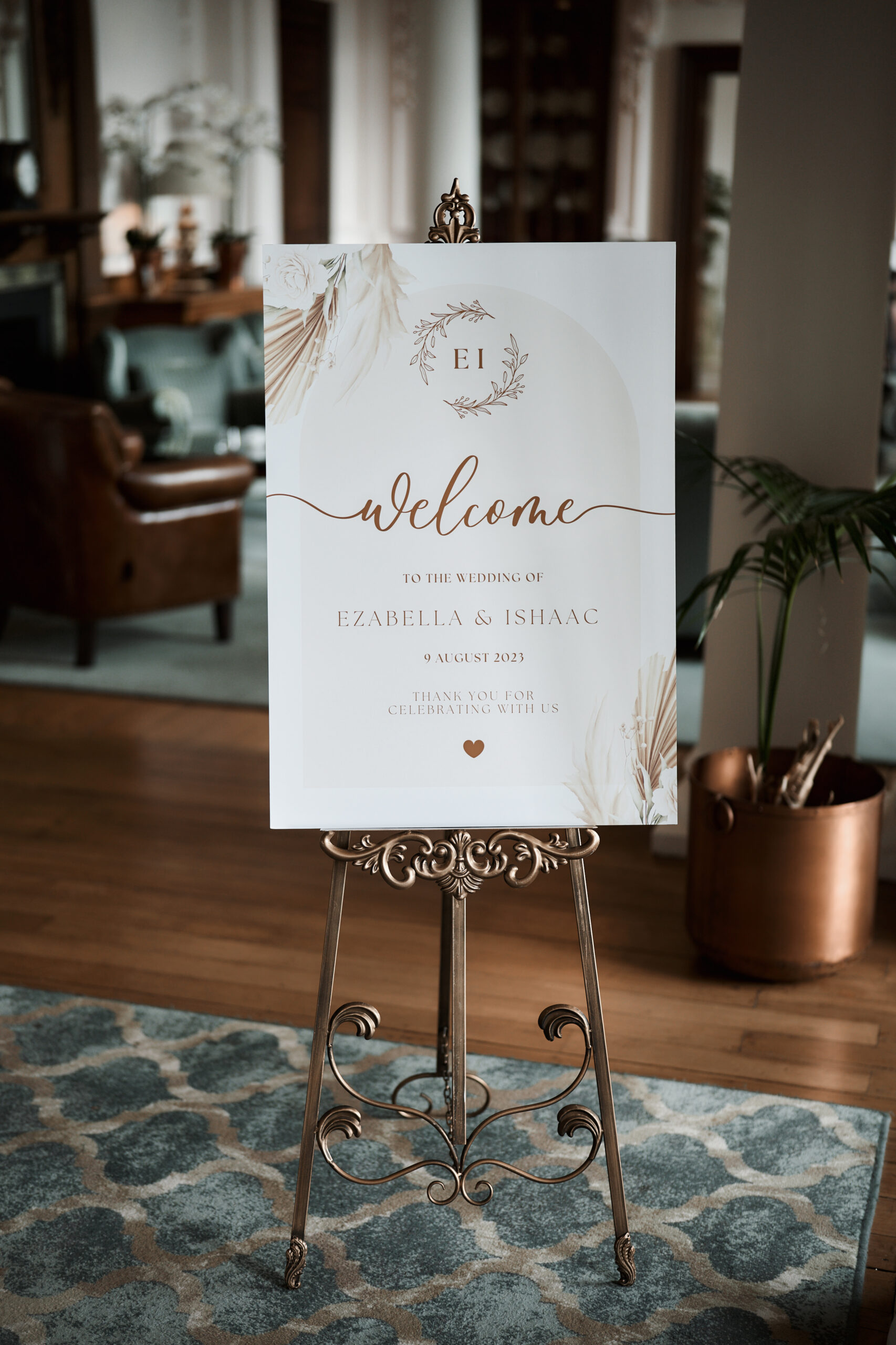 A welcome sign is propped up on a stand in the living room.