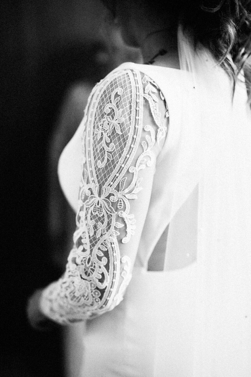 Picture of a bride in her wedding dress, but it's in black and white.